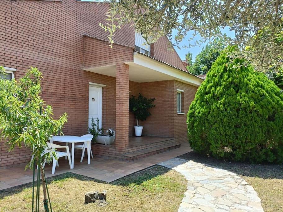 Casa Con Jardin Y Piscina Privada. Santa Eulalia de Ronsaná Exterior foto