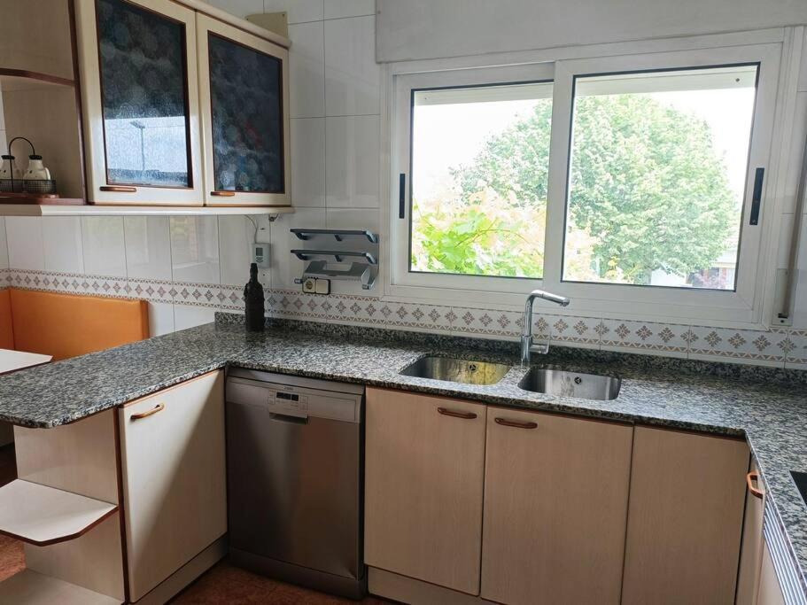 Casa Con Jardin Y Piscina Privada. Santa Eulalia de Ronsaná Exterior foto