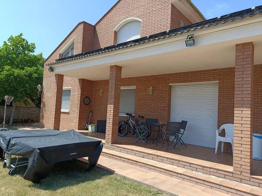 Casa Con Jardin Y Piscina Privada. Santa Eulalia de Ronsaná Exterior foto