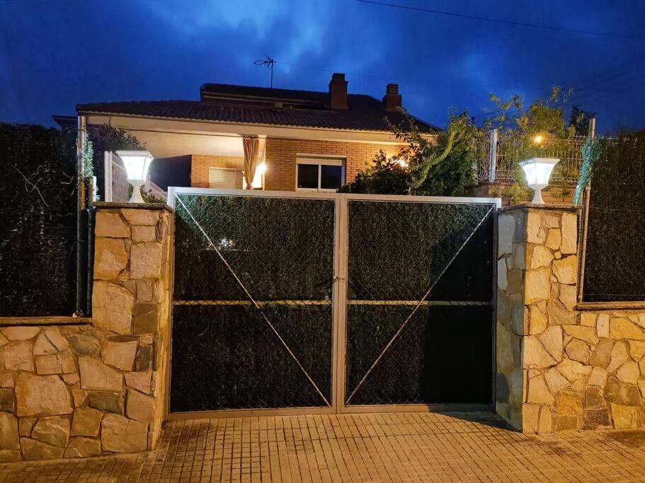 Casa Con Jardin Y Piscina Privada. Santa Eulalia de Ronsaná Exterior foto
