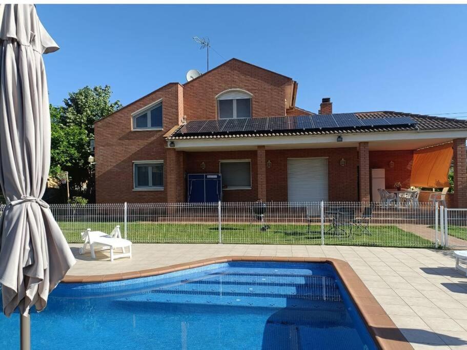 Casa Con Jardin Y Piscina Privada. Santa Eulalia de Ronsaná Exterior foto